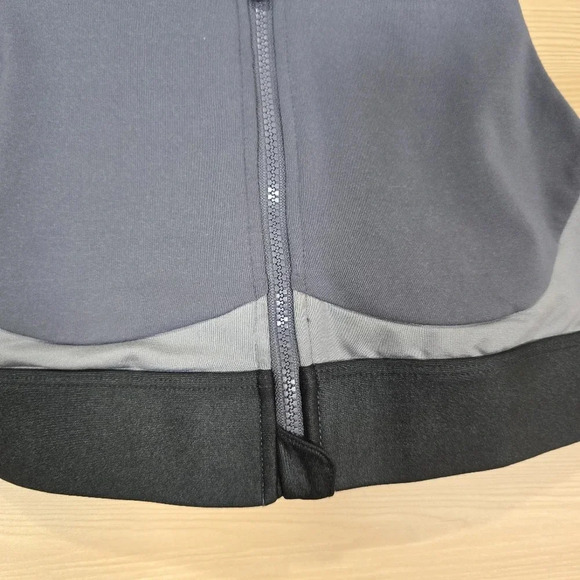 Fabletics Sport Bra Size XS Front Zip High Neck Strappy Cross Back Yoga Gray - Picture 2 of 6